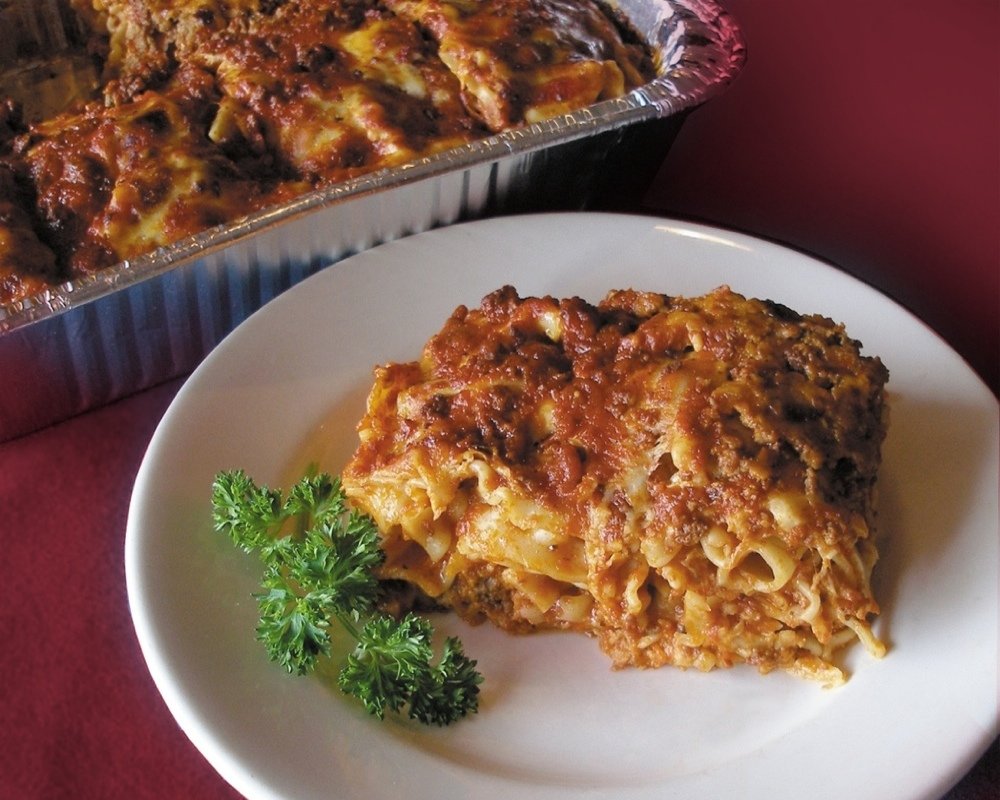 La Casa Pizzaria signature dishes Neapolitan Style Pizza with Hamburger Topping, Pasta Dishes
